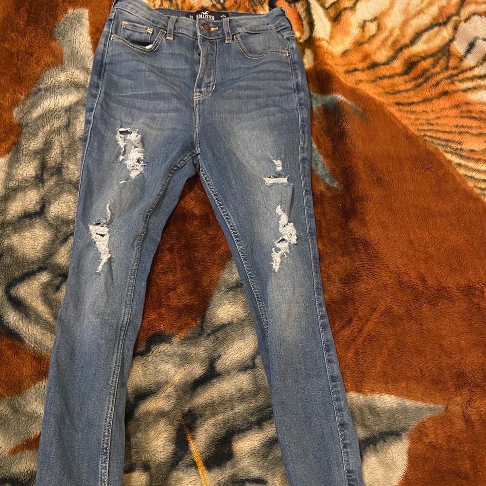 Hollister ripped skinny jeans